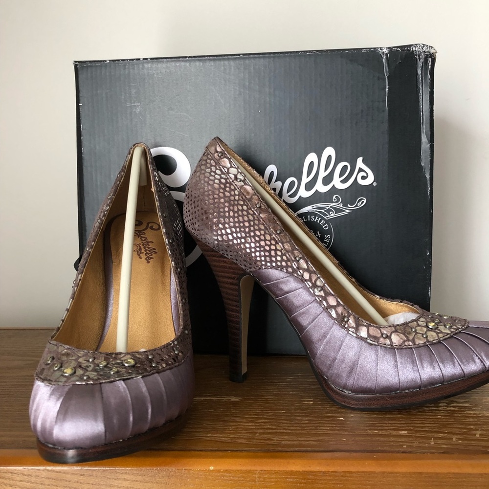 NWT Seychelles Pewter Heels in size 8.5